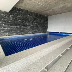 cubierta automatica piscina elevada con cajon 5