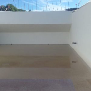 cubierta de piscina automatica dentro de pared 1-optimizada
